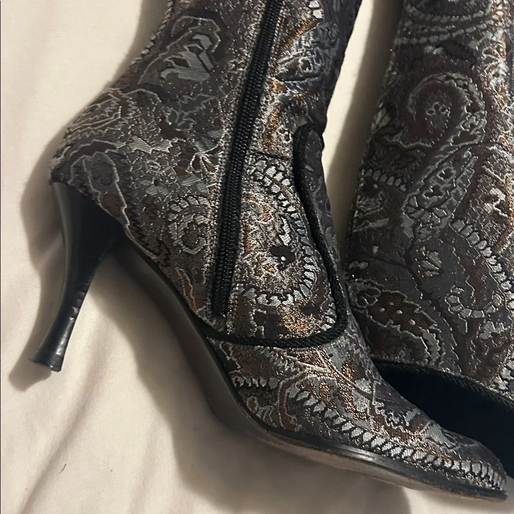 Stuart Weitzman - Picture 2 of 13